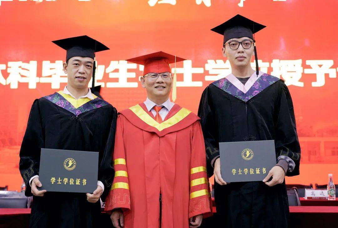 图文直击云南经济管理学院举行2020届本科毕业生学士学位授予仪式