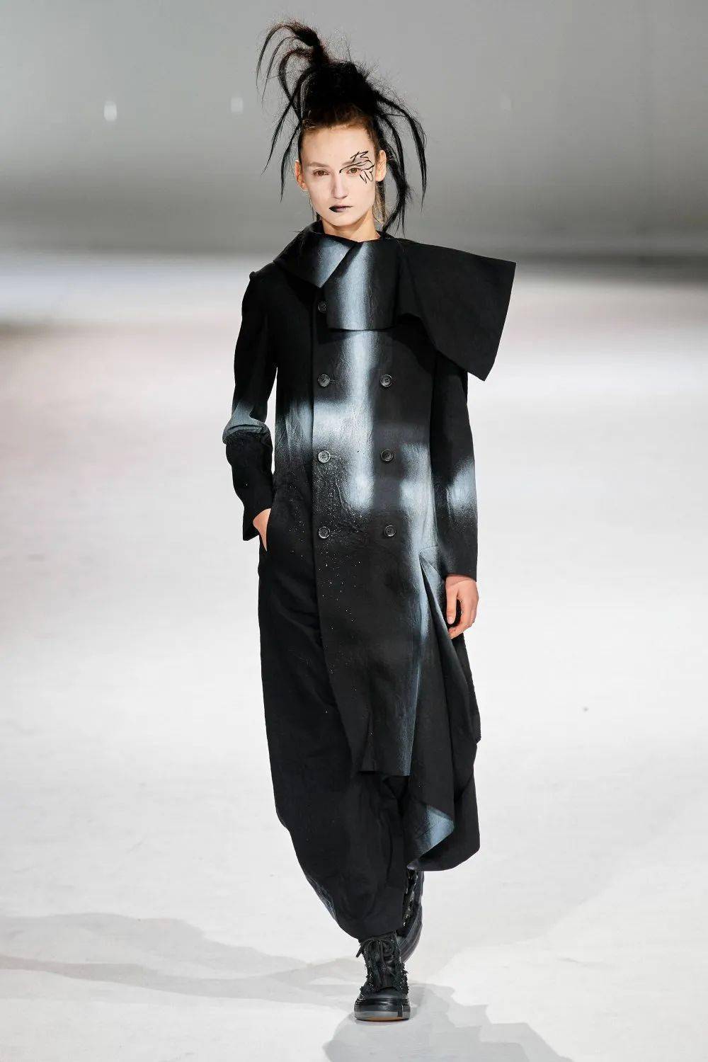 yohji yamamoto(山本耀司)2020秋冬高级成衣发布秀!