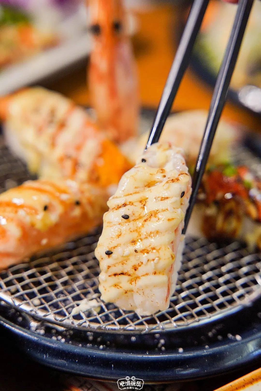 小编最喜欢这里的火焰阿根廷大虾寿司,肉质紧致细嫩,入口鲜甜.