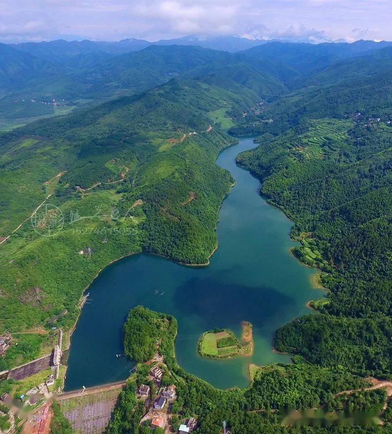 松江水库是一处中型水库,位于湖南省永州市东安县川岩乡松江村,山水