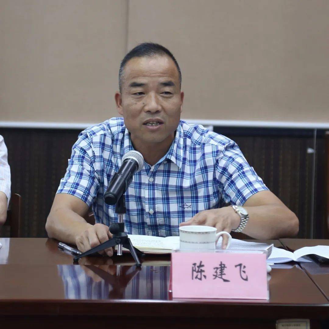 马明浩副市长代表市政府在会上表态,将更加重视市人大代表建议,加强与