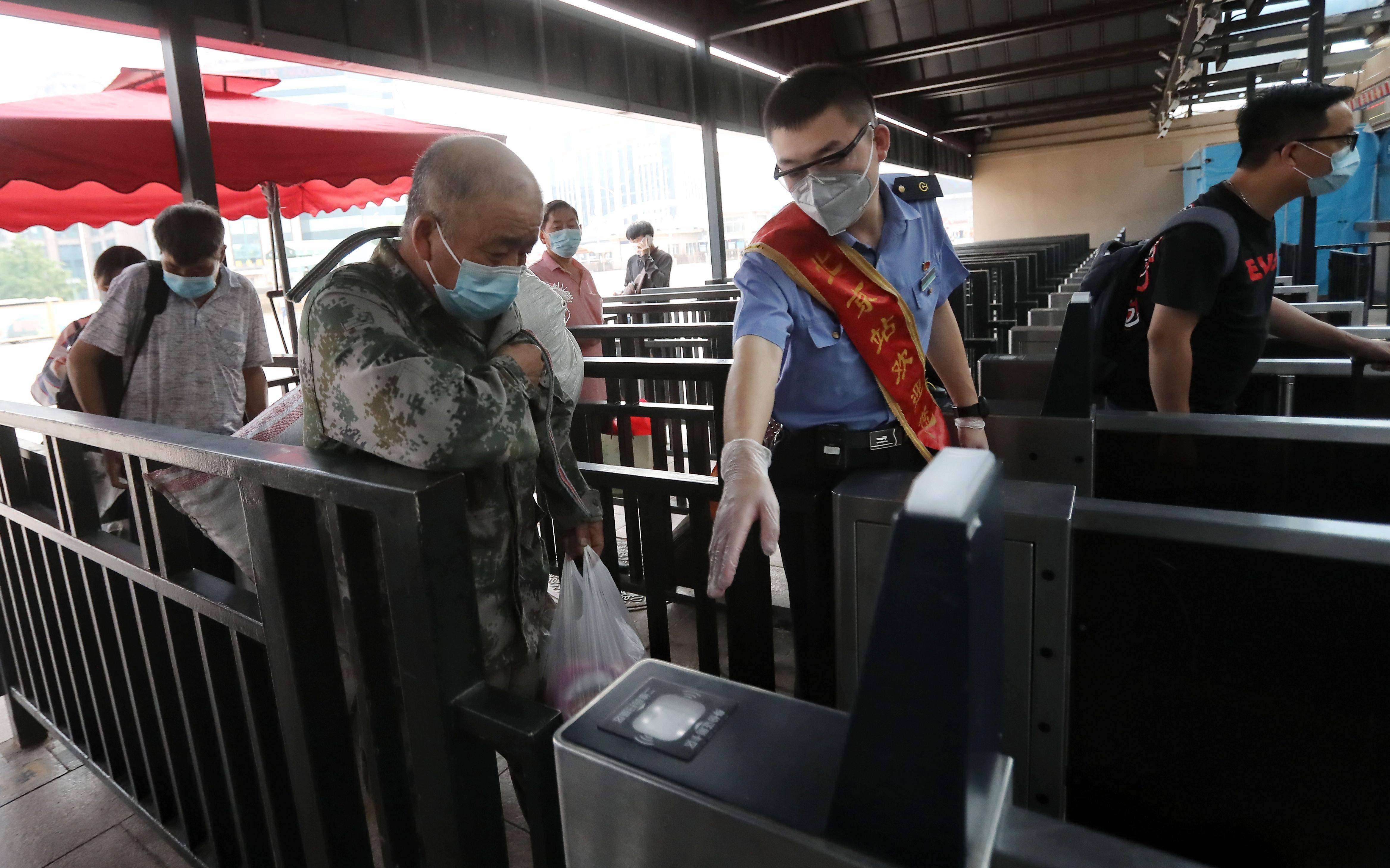 乘火车离京已不查核酸证明大数据限制中高风险地区购票 旅客