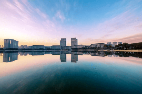 多家金融机构及企业总部;被誉为"无锡硅谷"的世界级硅谷小镇——雪浪