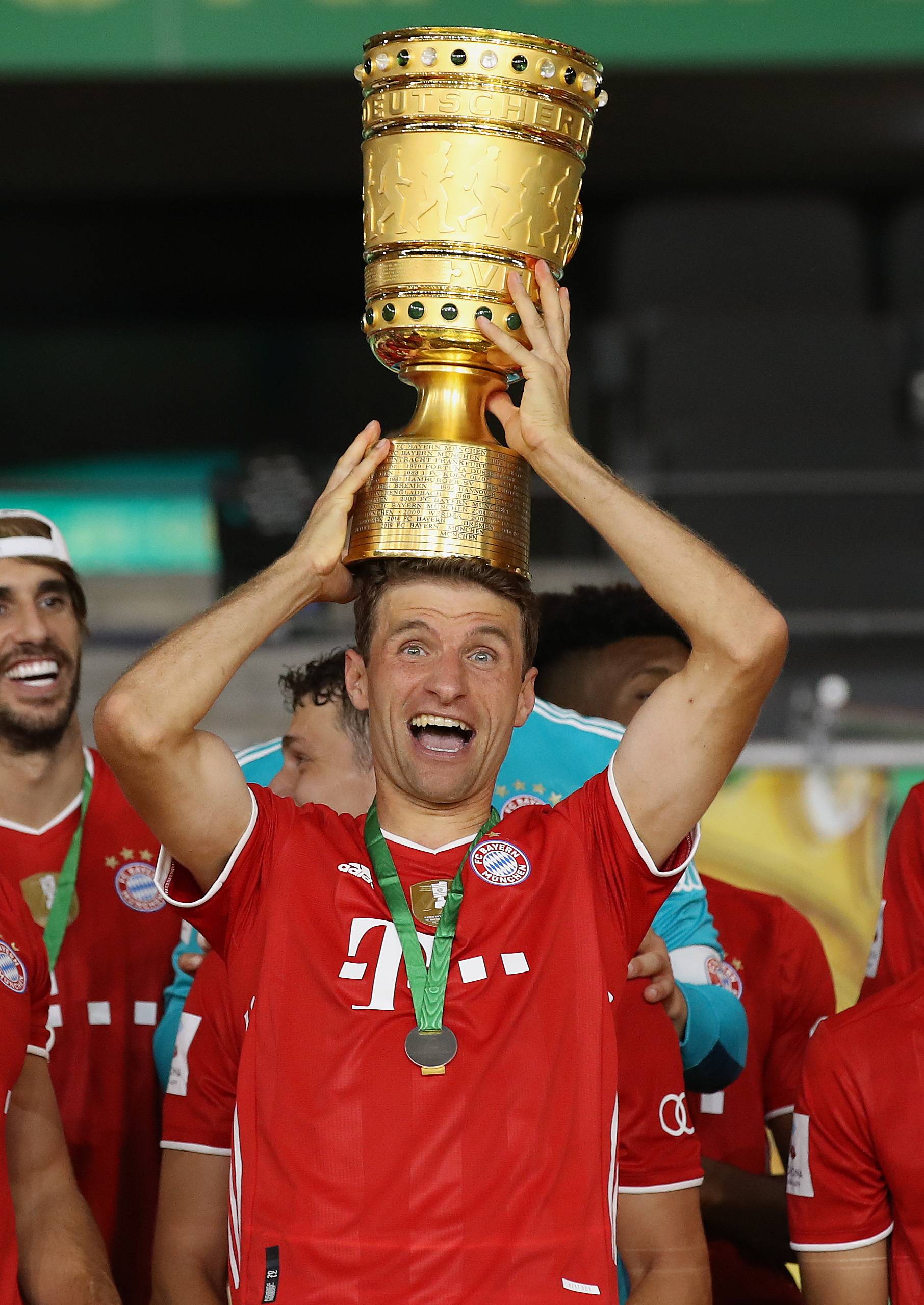 足球德国杯拜仁慕尼黑队夺冠