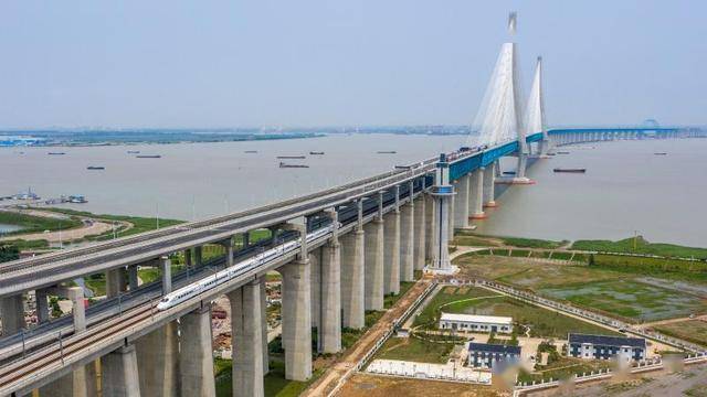 沪通铁路是国家"八纵八横"高铁网沿海通道,也是京沪第二通道的重要