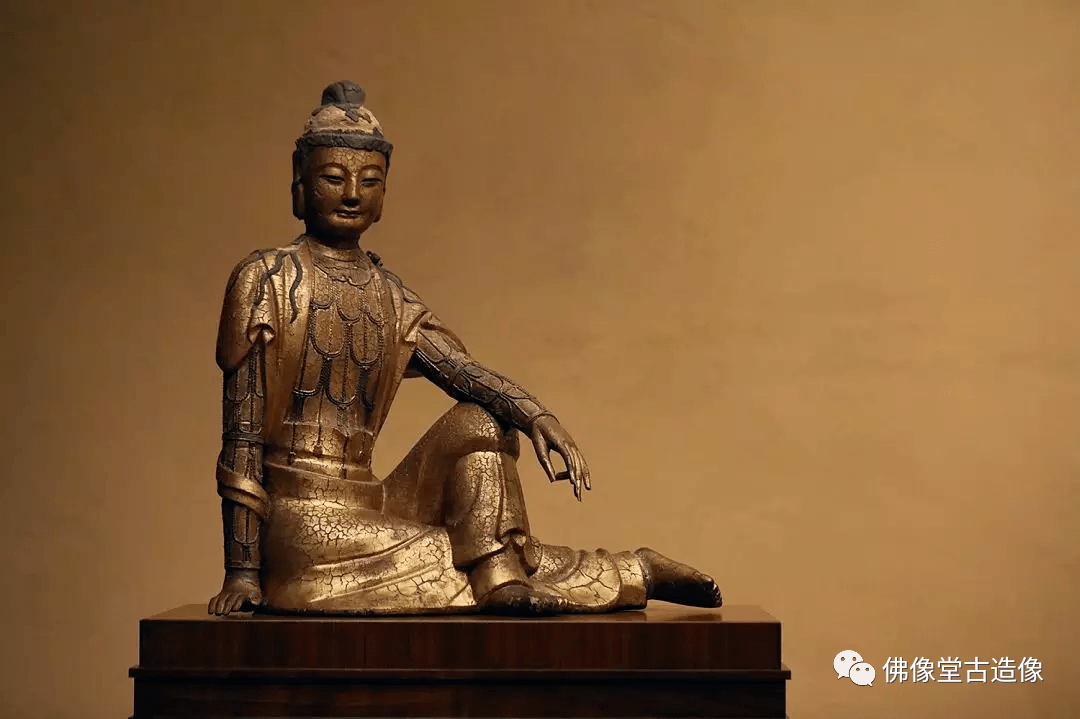 元代 漆金泥塑自在观音像 美国纳尔逊阿特金森博物馆