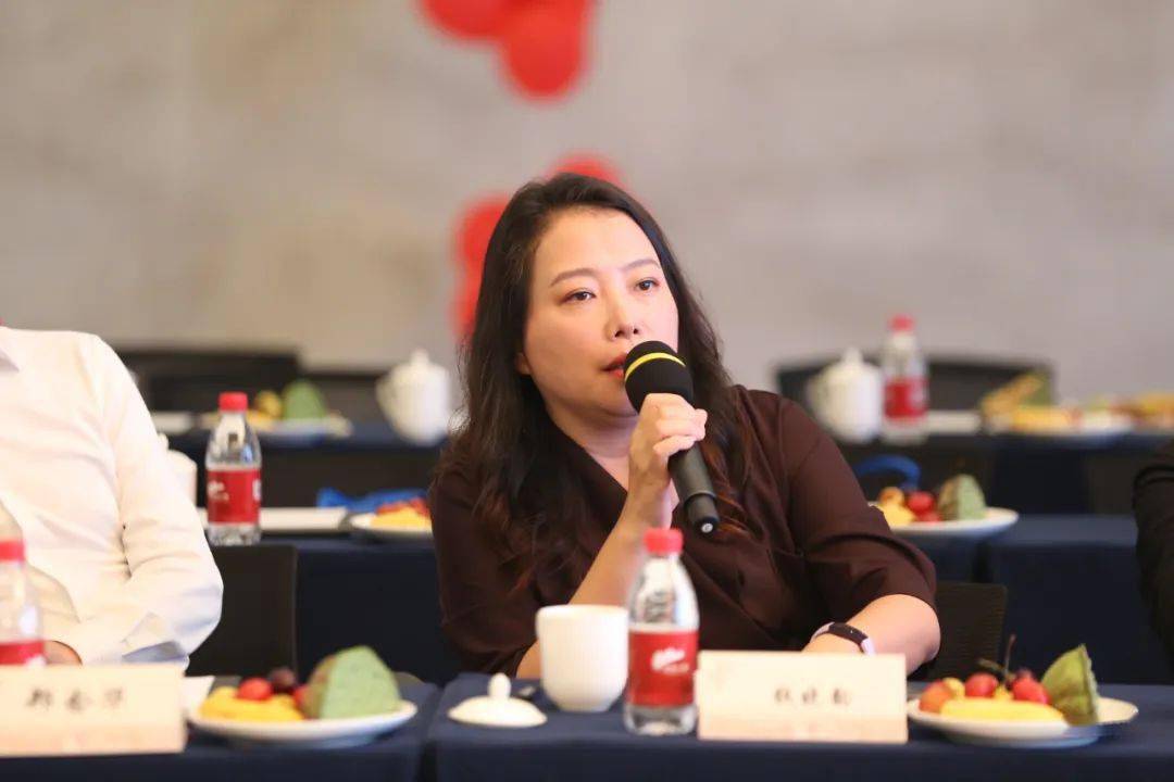 伊芙丽董事长钱晓韵介绍了他们数字技术全产业链应用的经验和做法