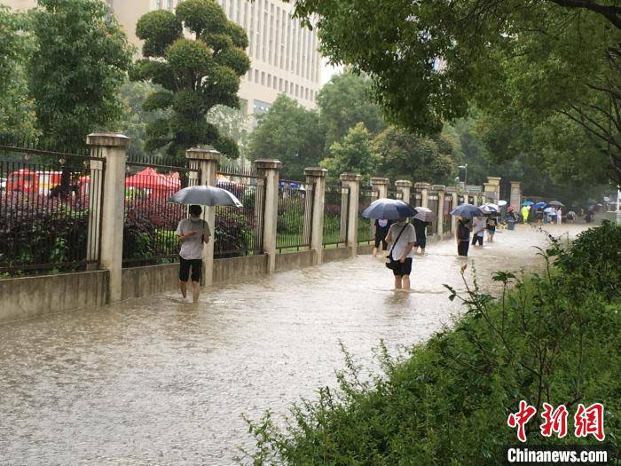 湖北遭遇強降雨襲擊 武漢現特大暴雨