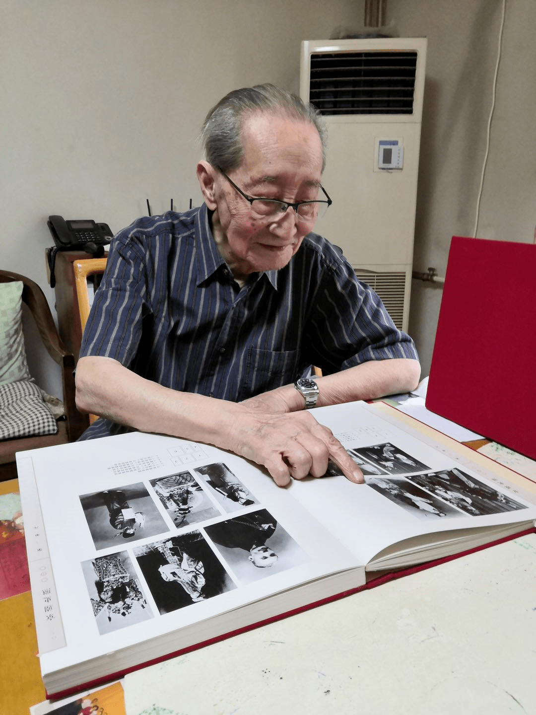 迟金声捧读京剧史照最新版本的感言