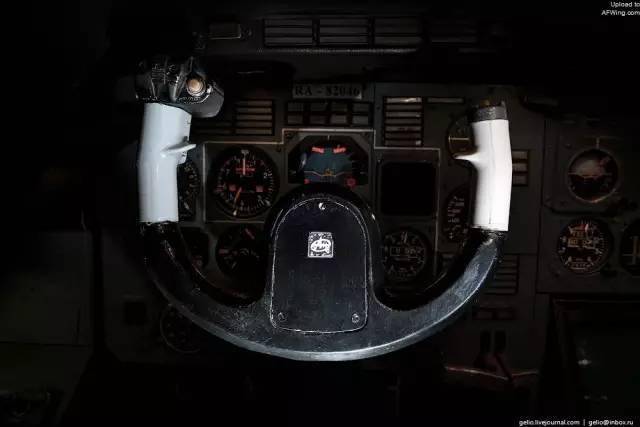 看巨无霸安-124驾驶舱