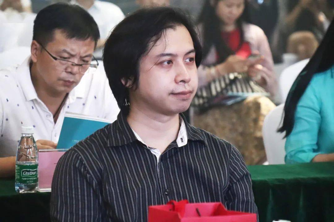 凝聚行业力量助荔乡村振兴