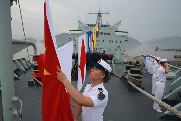 鄱阳湖舰在宁波退役