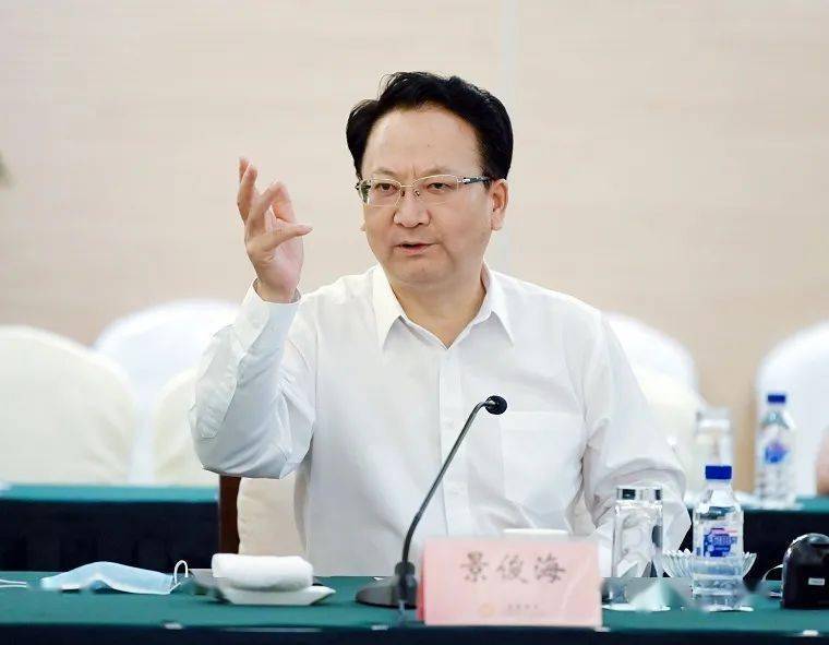7月6日,省委副书记,省长景俊海率领吉林省代表团到上海开展经贸交流
