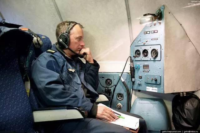 看巨无霸安-124驾驶舱