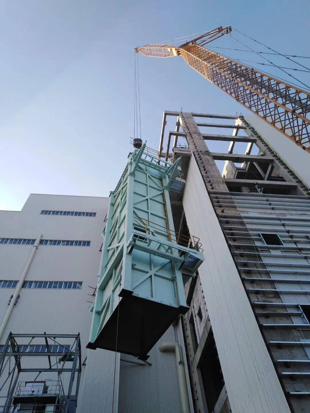 振华重工成功研发国内首个超高环保斗式垂直提升机