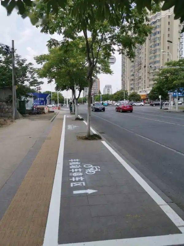 关注规范划线让非机动车停放守规矩