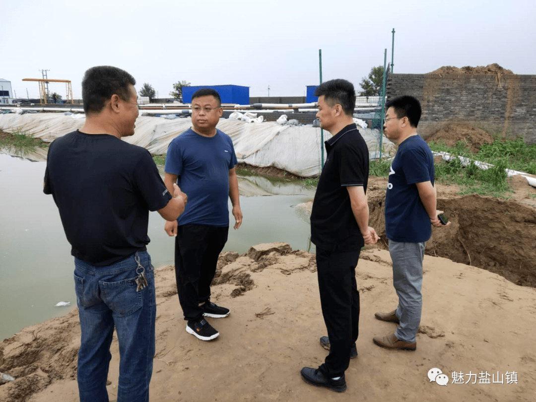 盐山镇干群奋力做好防汛排涝工作