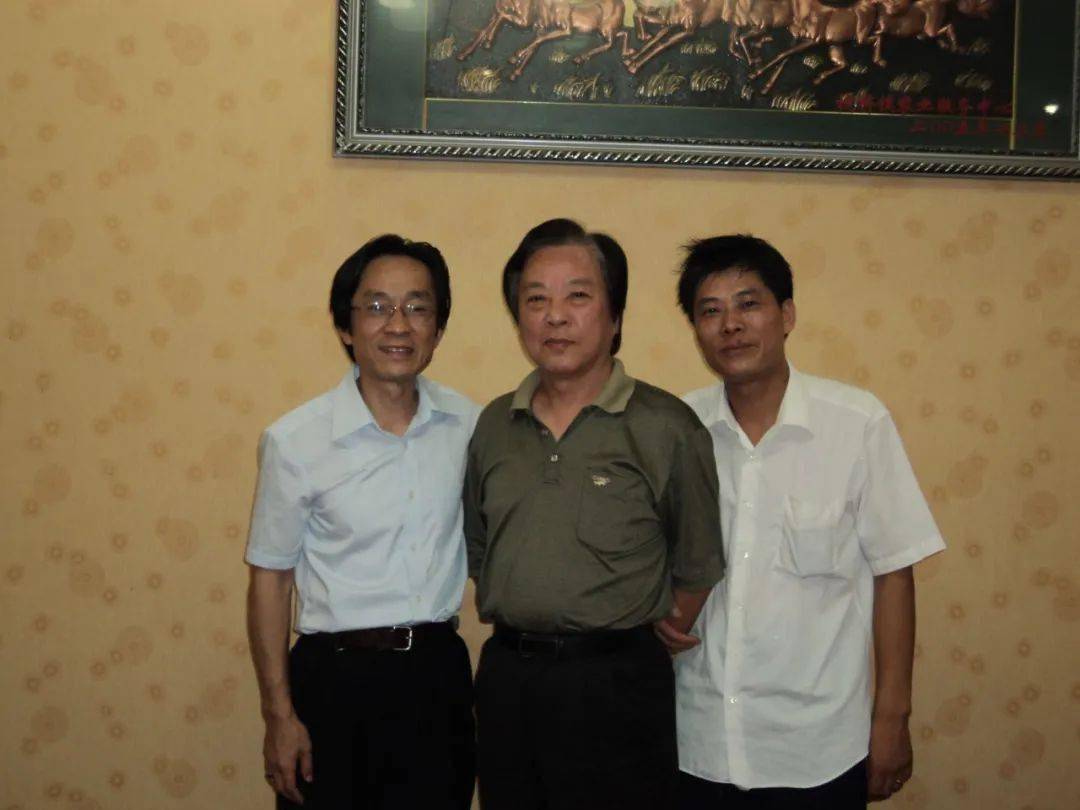 结缘,那一年他师从二胡演奏家陈正中老师学习二胡高难度的技巧和乐曲