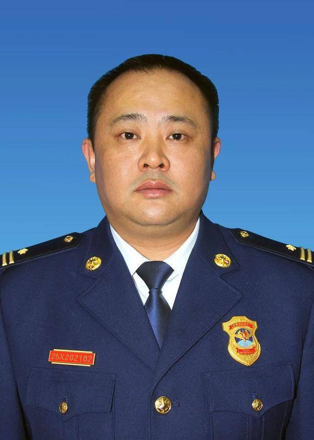 康河口县伏波路消防救援站政治指导员罗建华红河州优秀青年志愿者元阳