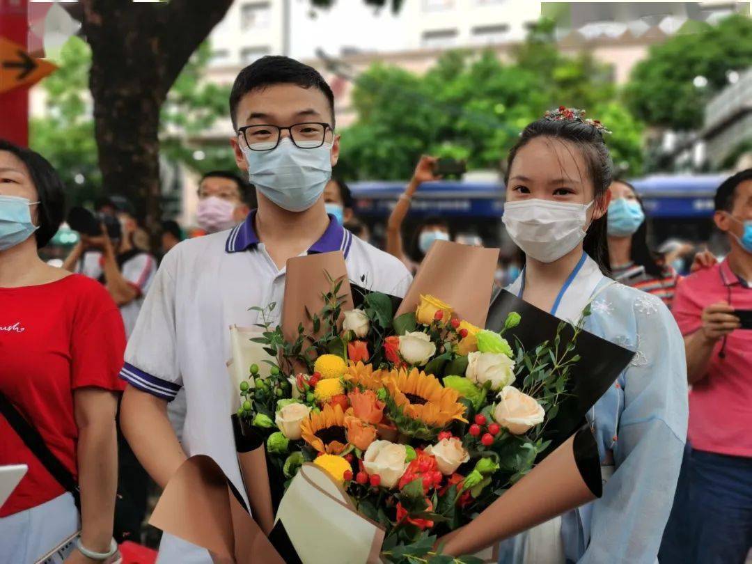 高考结束送什么花合适(高考结束送什么花合适女孩子多少钱)