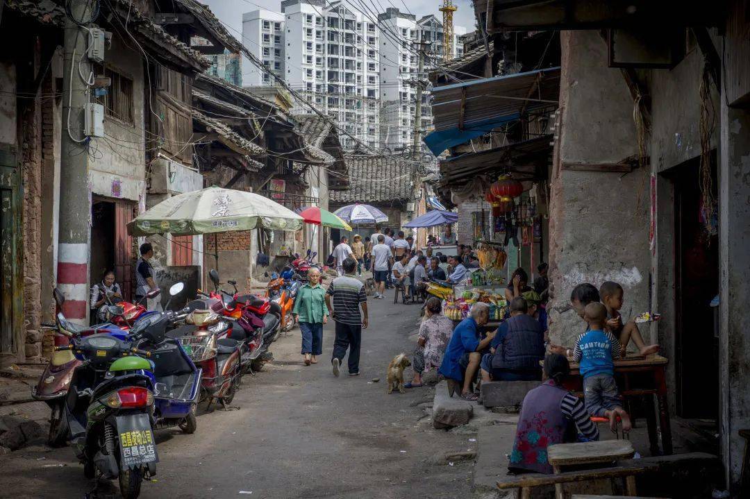 鱼市街丨连接老城和邛海的商业街道街 承载渔舟唱晚的动人画面_西昌