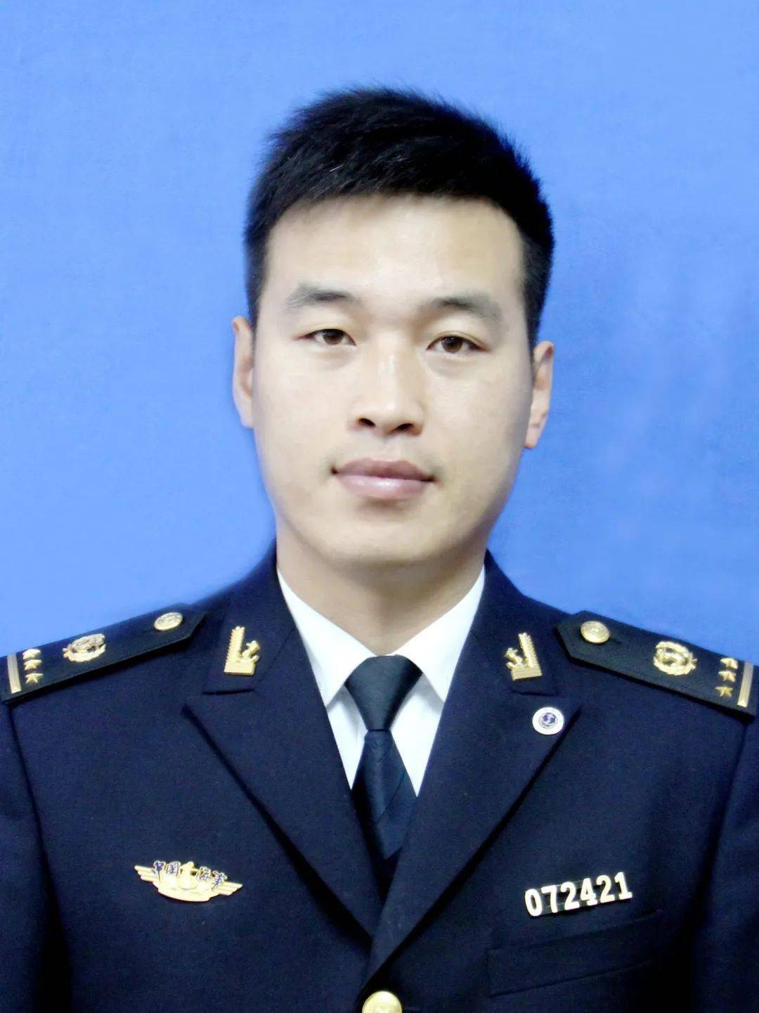 十佳青年李昊男儿不展风云志空负天生八尺驱