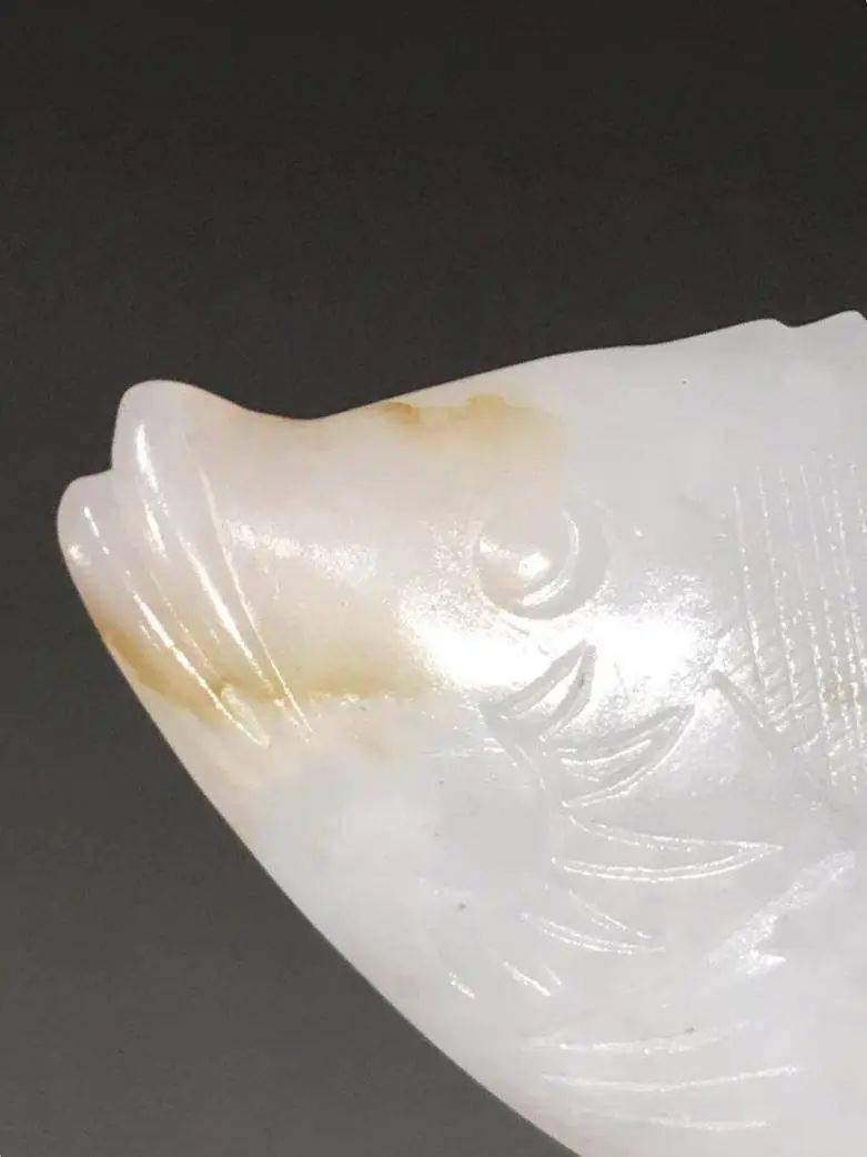 扫二维码收藏【黄金沁羊脂白玉雕鳜鱼吊坠】