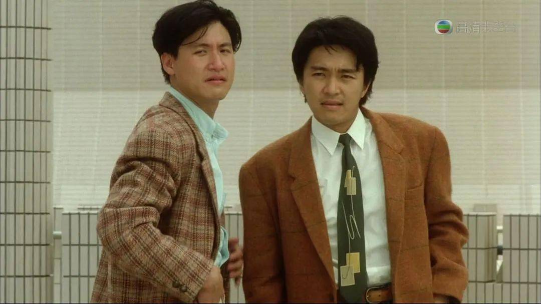 电影《咖喱辣椒》中29岁的张学友与28岁的周星驰(1990)
