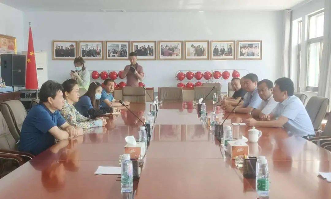 局党组书记,局长白泉,旗委副书记,旗长胡成东,副旗长徐颖剑的陪同下