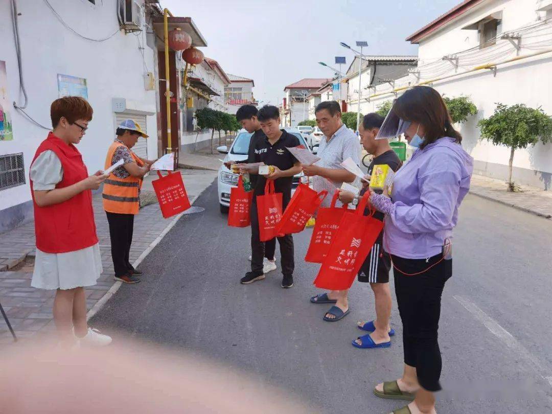 强调广泛动员党员干部,志愿者积极开展入户宣讲活动,普及群众对创城