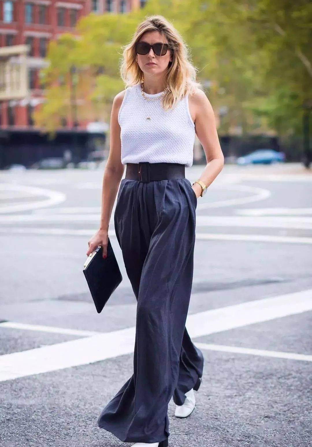 臀围的尺寸几乎一致,与前两种身材不同,矩形身材没有非常明显的特征