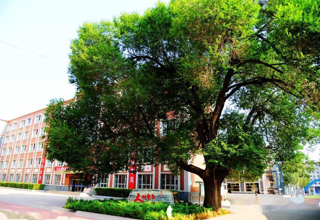 其旧址位于宣化二中校园 该院为当时的坝下 ▲恒毅中学礼堂 ▲槐抱玉