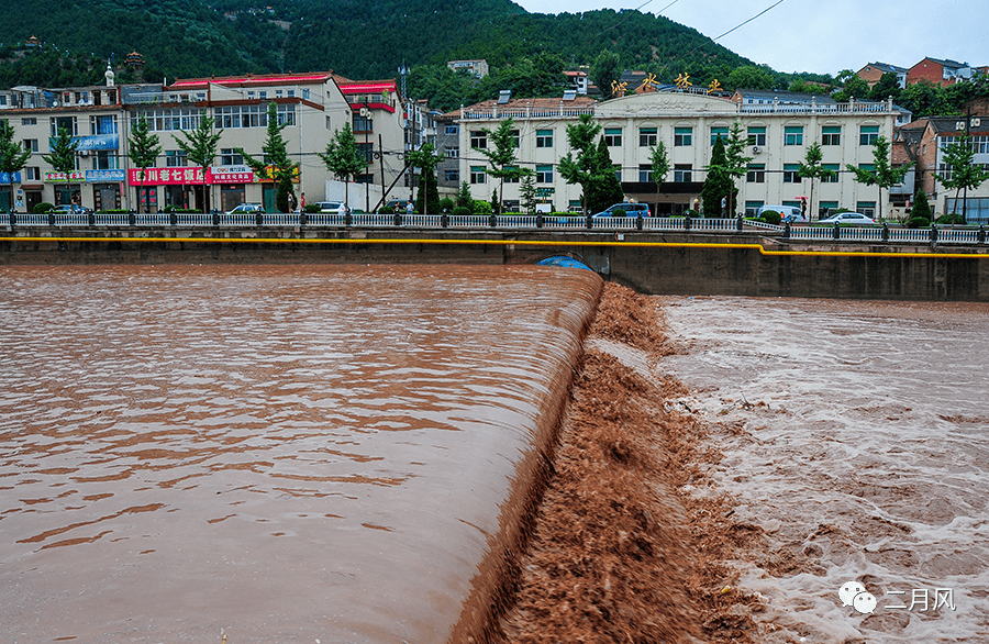 2013年沁水县城涨大河