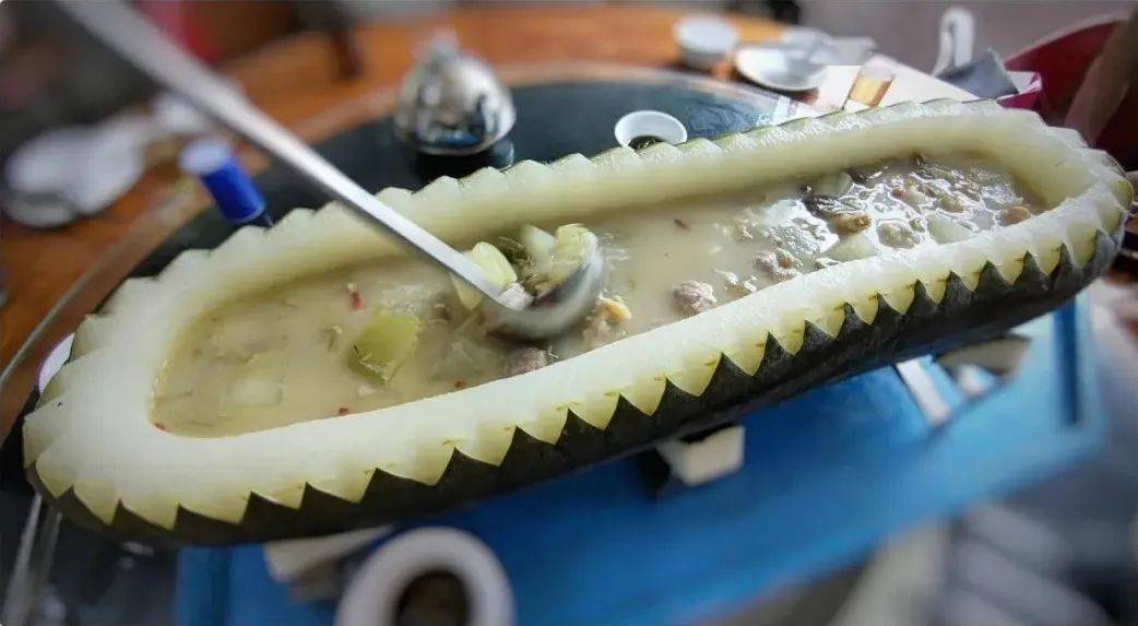 品无敌冬瓜船双烧鹅宴飞来湖公园占地总面积约201万平方米(约3020亩)