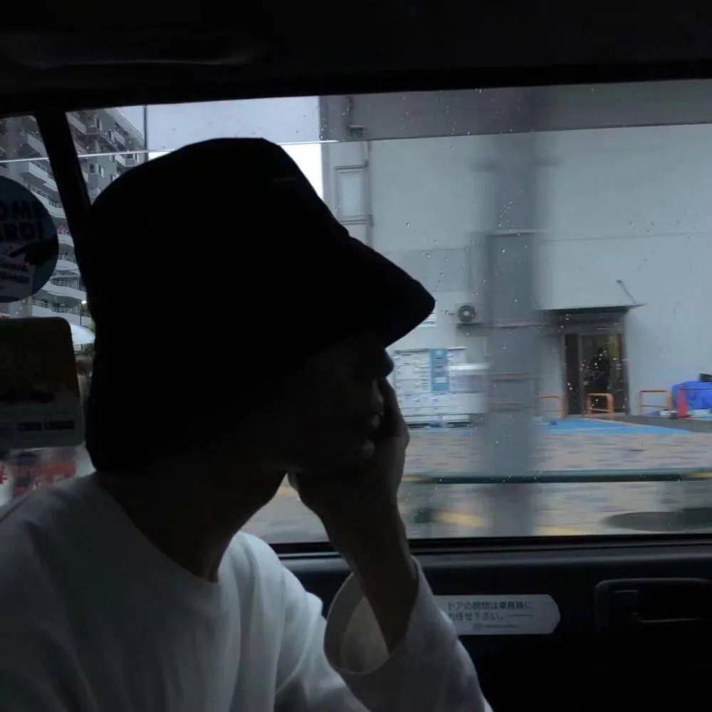 头像| 医学真的很落后 根本治不了我的贫穷_一个人