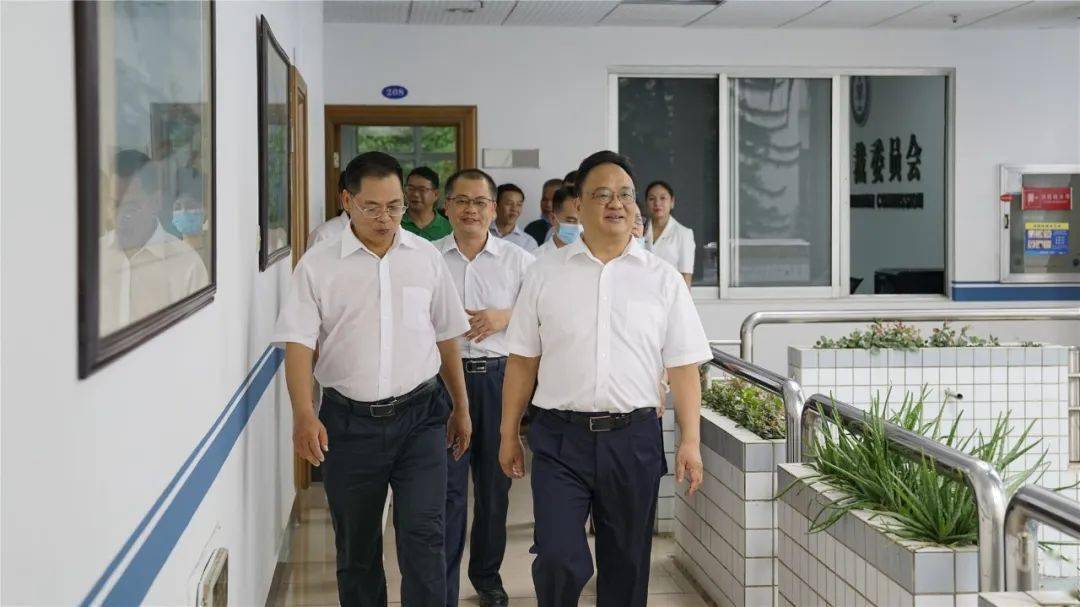 自治区司法厅厅长雷震率队到南宁市司法局调研司法行政工作