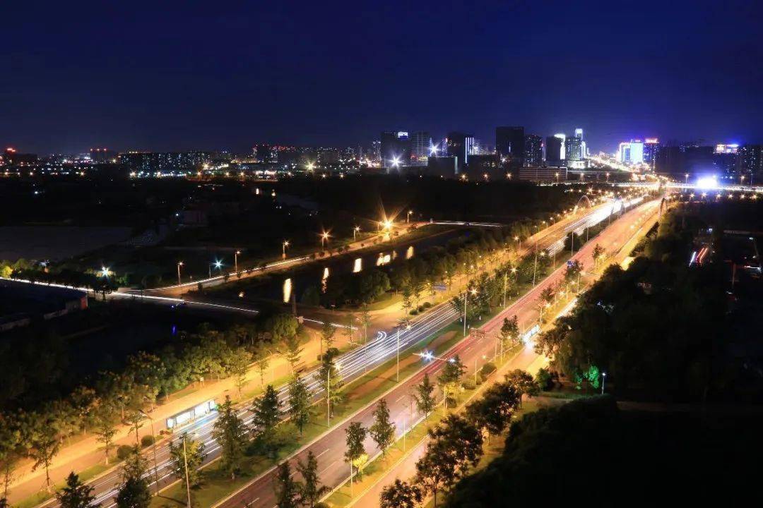 难挡乘风破浪之势 | 柯西发展是否能赶超镜湖?