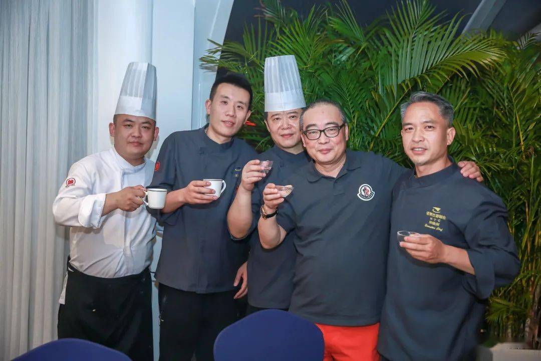诺莱仕游艇会行政总厨帅晓剑与团队:"七彩云南·将菌在上"夏季品鉴会