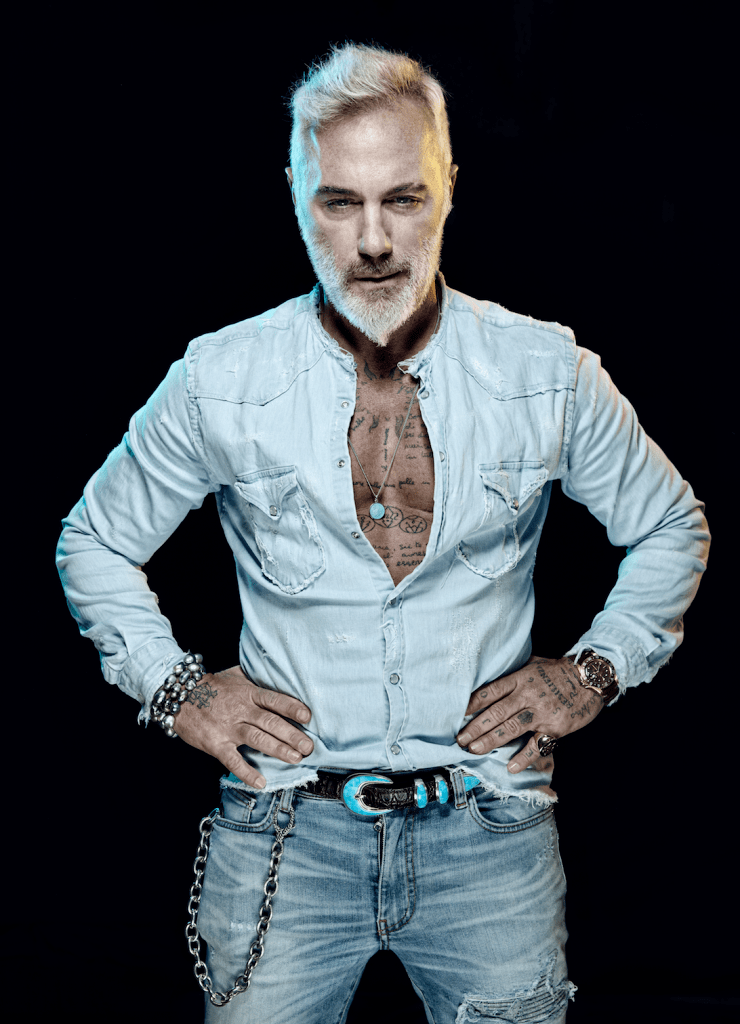 52岁大叔裸身热舞火遍全球身材秒杀小鲜肉这还是你印象里的中老年吗