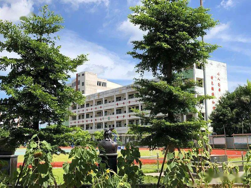 裔孙郑明辉先生捐资400多万元,在新乡仁美里相邻地块建设智勇中学