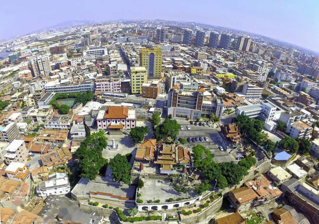 东石镇召开第十七届人民代表大会第八次会议