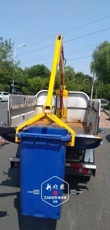 配上机械臂,遥控运垃圾丨香坊区这款厨余垃圾车真高级