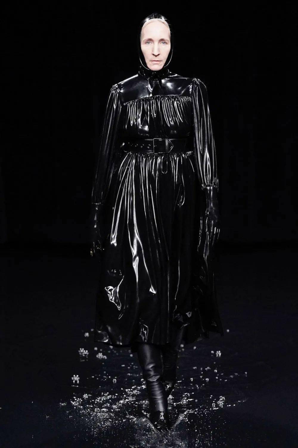 balenciaga (巴黎世家)2020秋冬高级成衣秀!_服装
