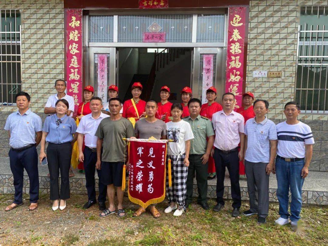 这位驻金战士五跳险河救一家四口!