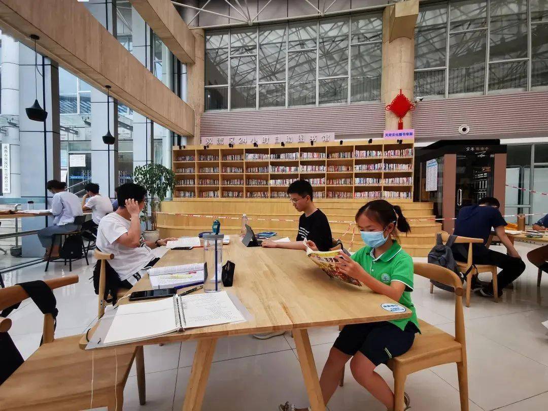 暑假到了双流图书馆拍了拍你