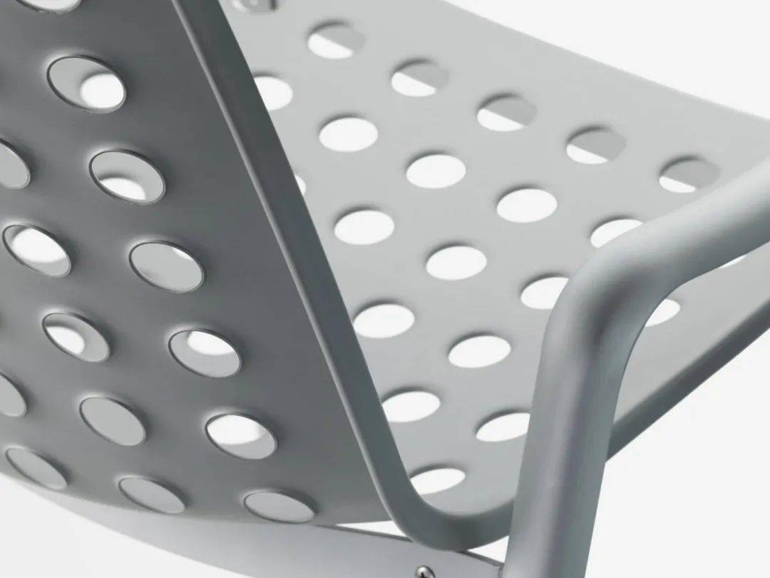 兰迪椅在20世纪设计史上占有重要地位: 确立了三维造型座椅壳在单独