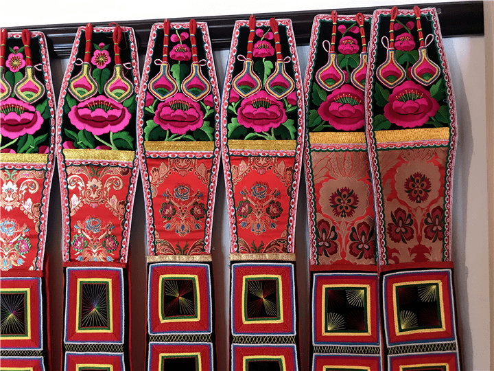 绣·绣样】此次青海省图书馆"民族团结"云展览,展出黄南唐卡,贵南藏绣