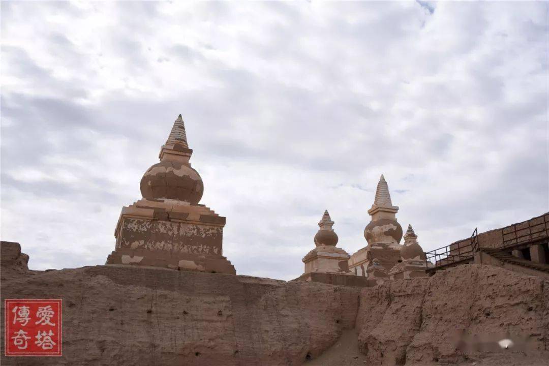 【黑水城佛塔】俄羅斯的黑水城文物中,有一尊雙頭佛造像,高六十餘釐米