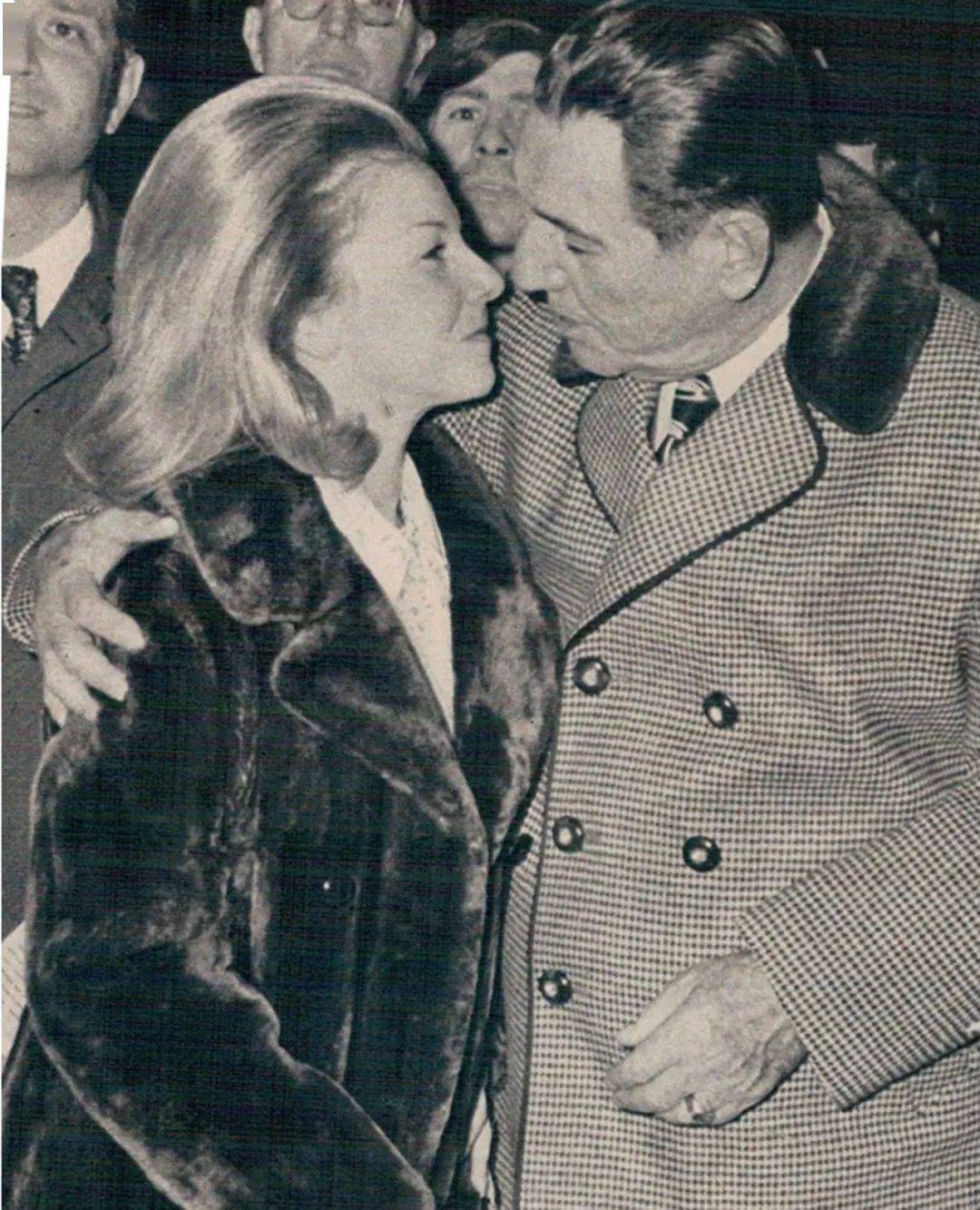 伊莎贝尔·庇隆是阿根廷前总统胡安99庇隆的第三任妻子,曾是舞蹈