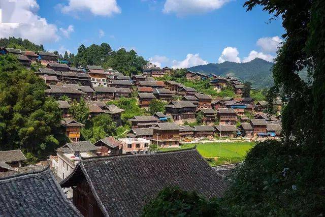 榕江县乐里镇最大的侗族村寨本里